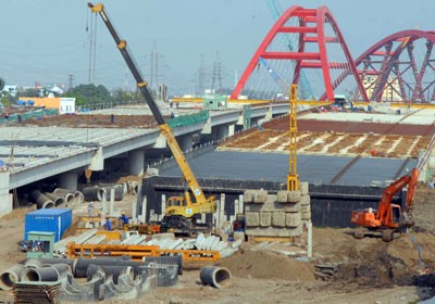 Tan Son Nhat-Binh Loi outer belt road under construction in HCMC (Photo: SGGP) Tan Son Nhat-Binh Loi outer belt road under construction in HCMC (Photo: SGGP)